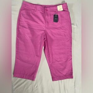 St. John's Bay Pink Women's Capri Pants